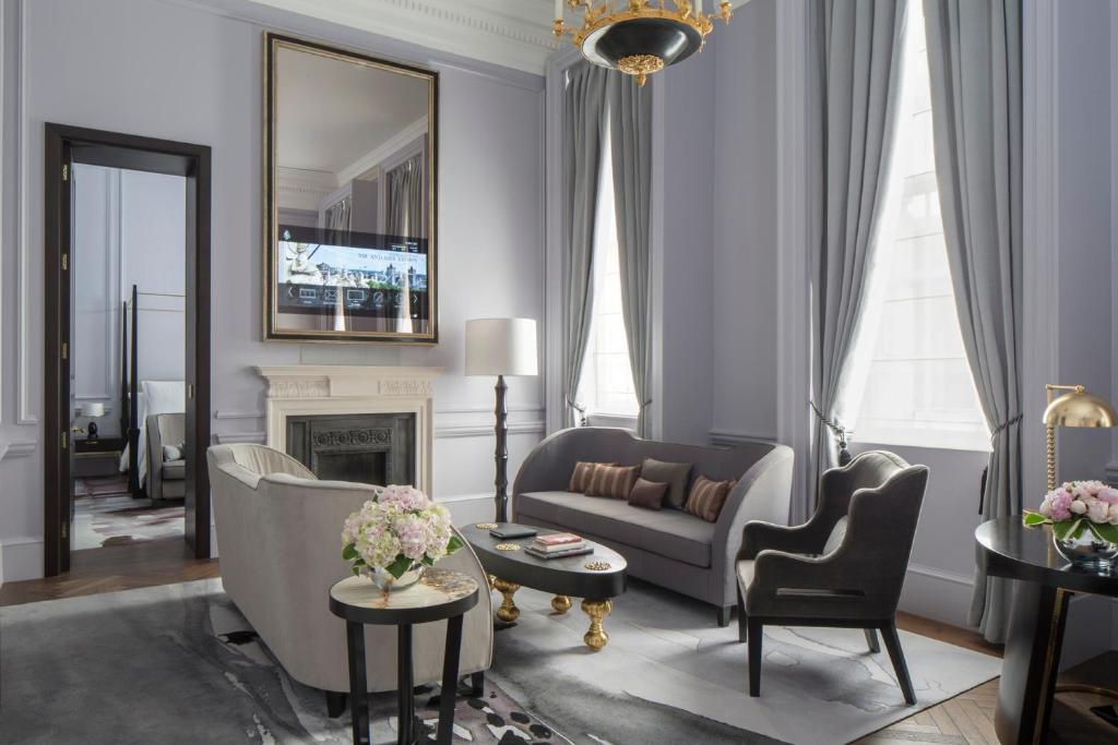 Four Seasons Hotel London at Tower Bridge Image