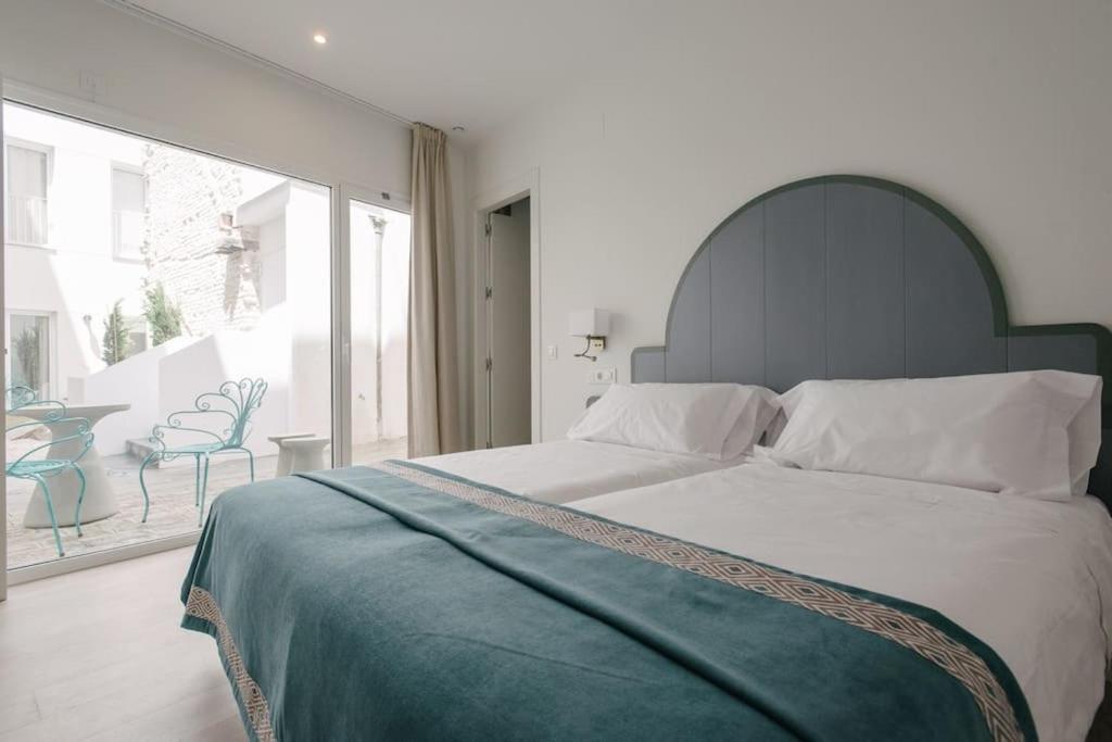 Apartamentos RG Suites Plaza del Salvador 6