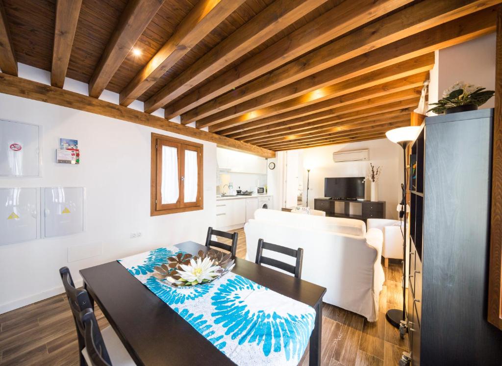 Central Patio Loft 5