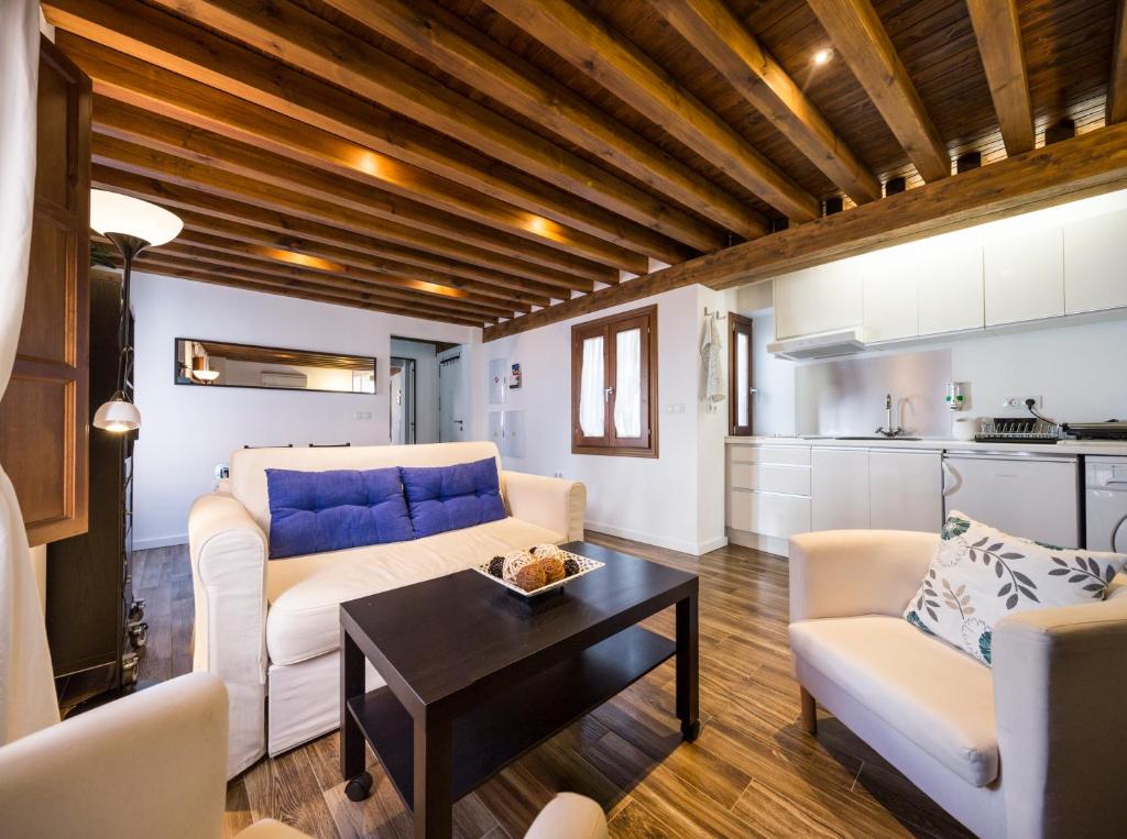 Central Patio Loft 4
