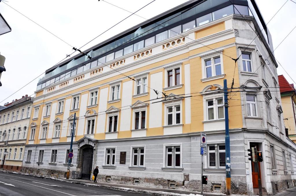 Modern & Historic Apartment 5