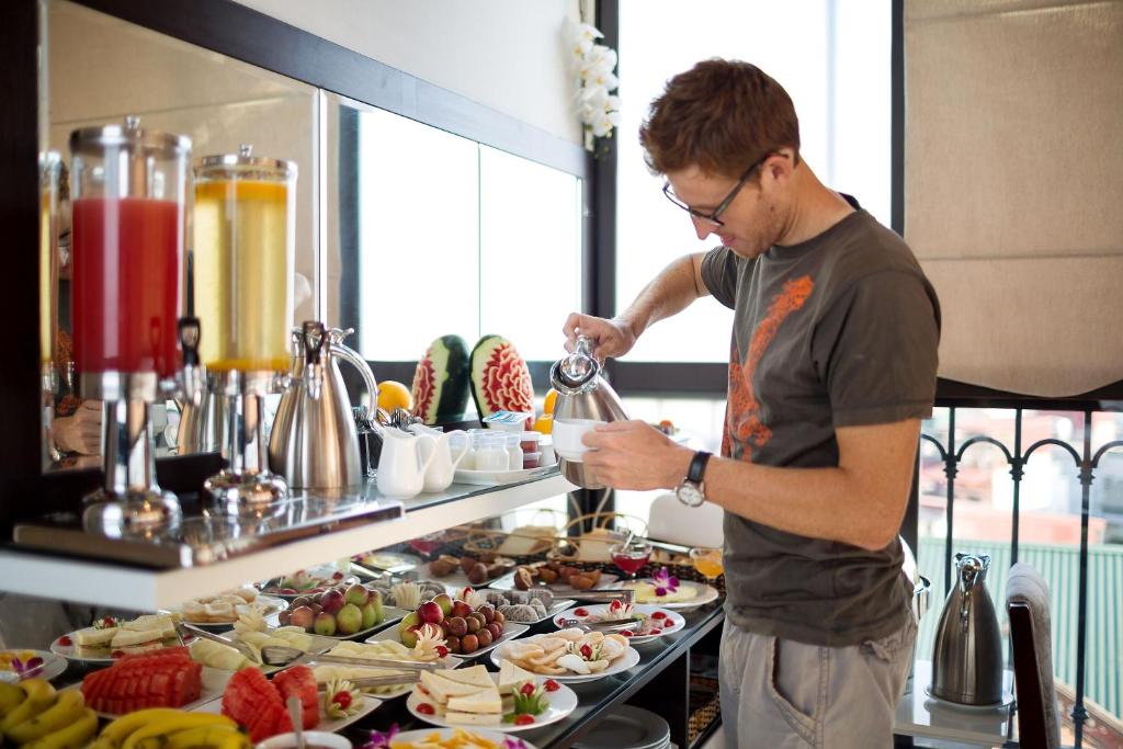 Hanoi Golden Moon Hotel & Travel