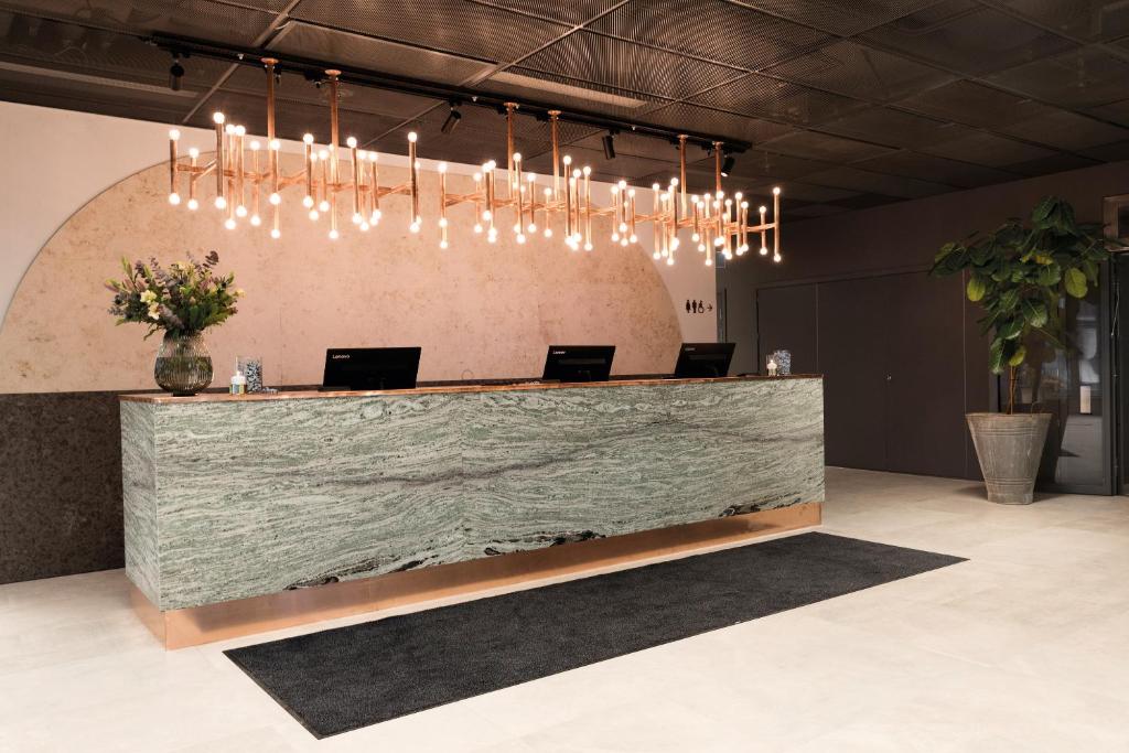 Elite Hotel Carolina Tower Image
