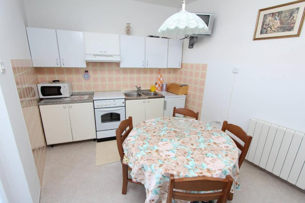 Apartments Milka 8