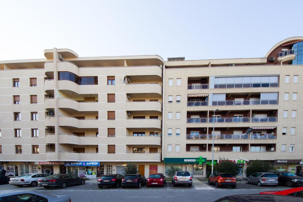 Charming City Center 6