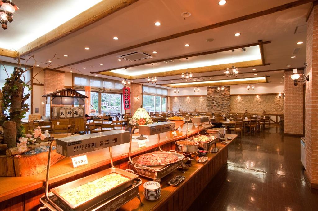 un restaurant servant une cuisine sous forme de buffet dans l'établissement Horohoro Sanso, à Date 35 autres photos