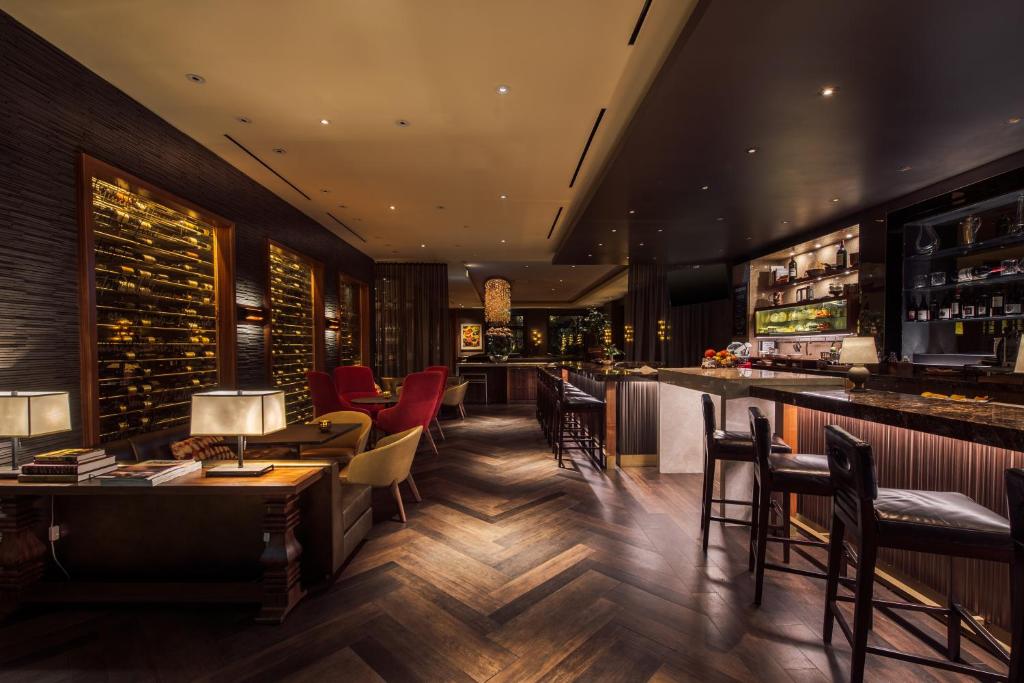 Four Seasons Hotel Los Angeles at Beverly Hills Image