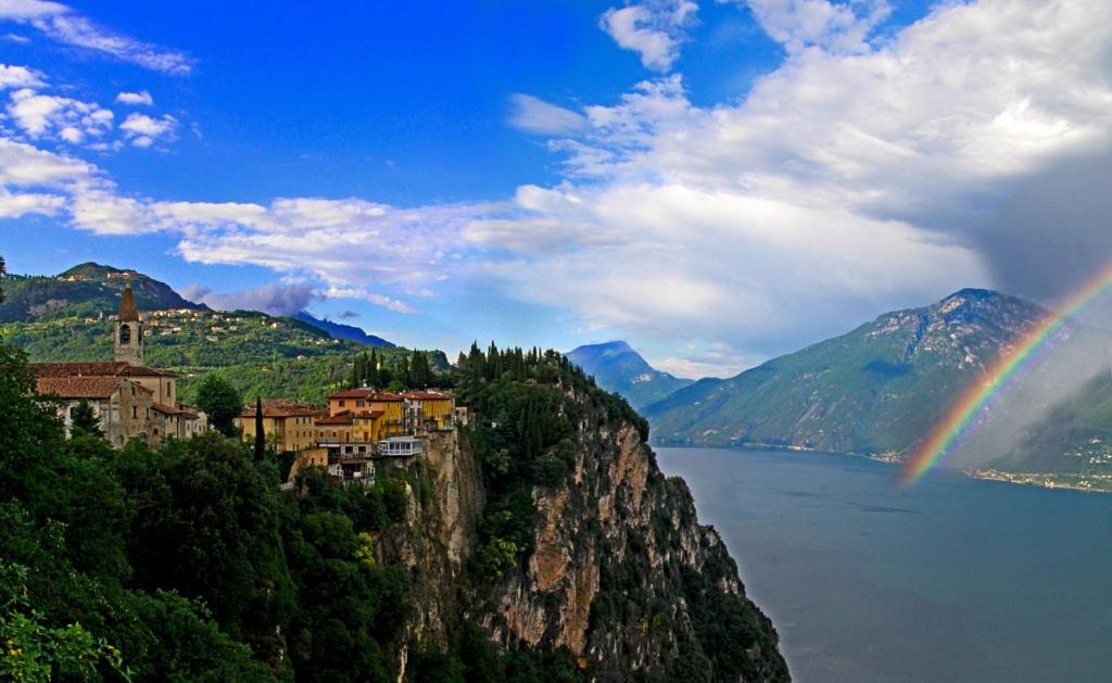 Casa Giacomina garden and Lake view by Gardadomusmea 6
