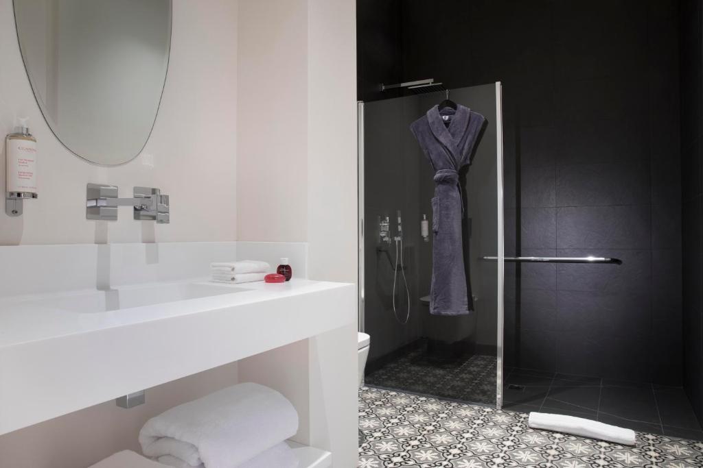 Hôtel Cardinal Bordeaux Centre 8
