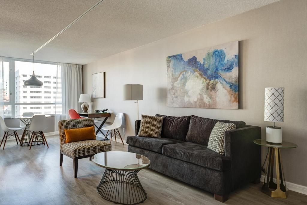 Carmana Hotel & Suites Image