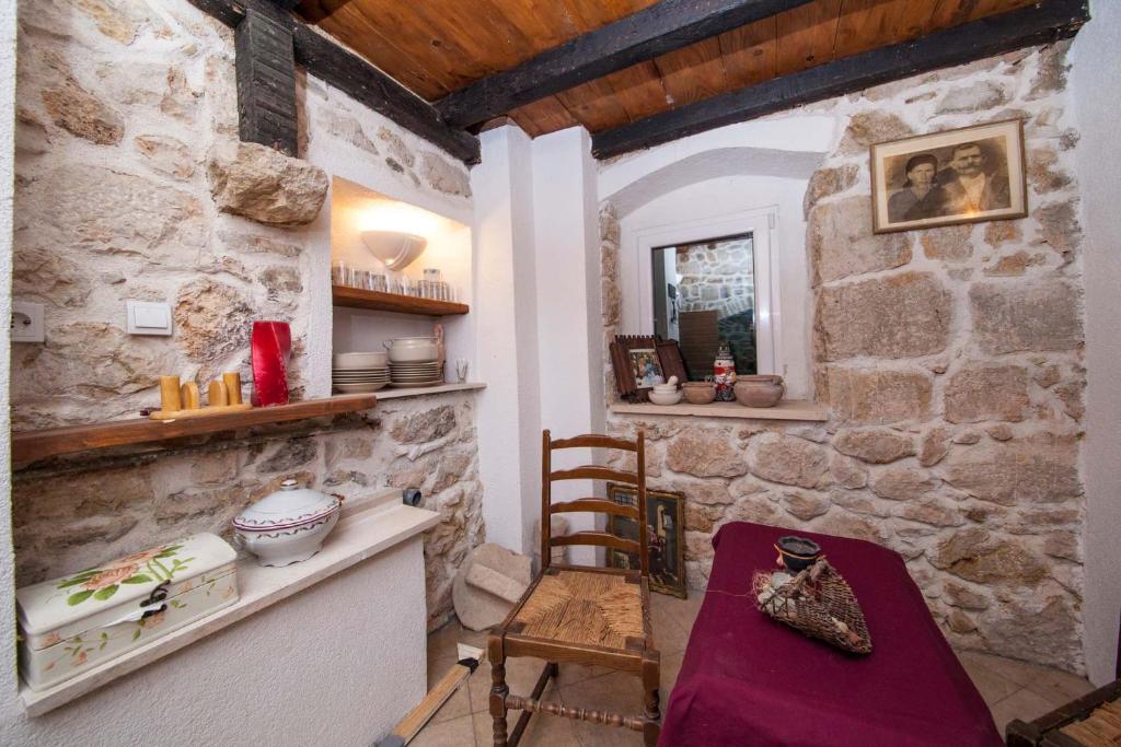 Old stone house Mario 5