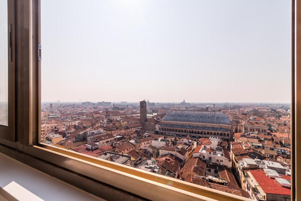 PADOVA TOWER 13TH FLOOR 4