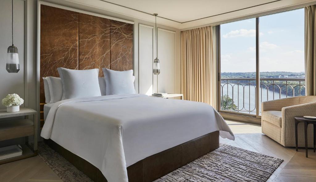 Four Seasons Hotel Austin Image