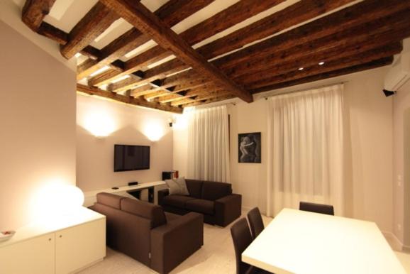 San Marco White Apartment 5