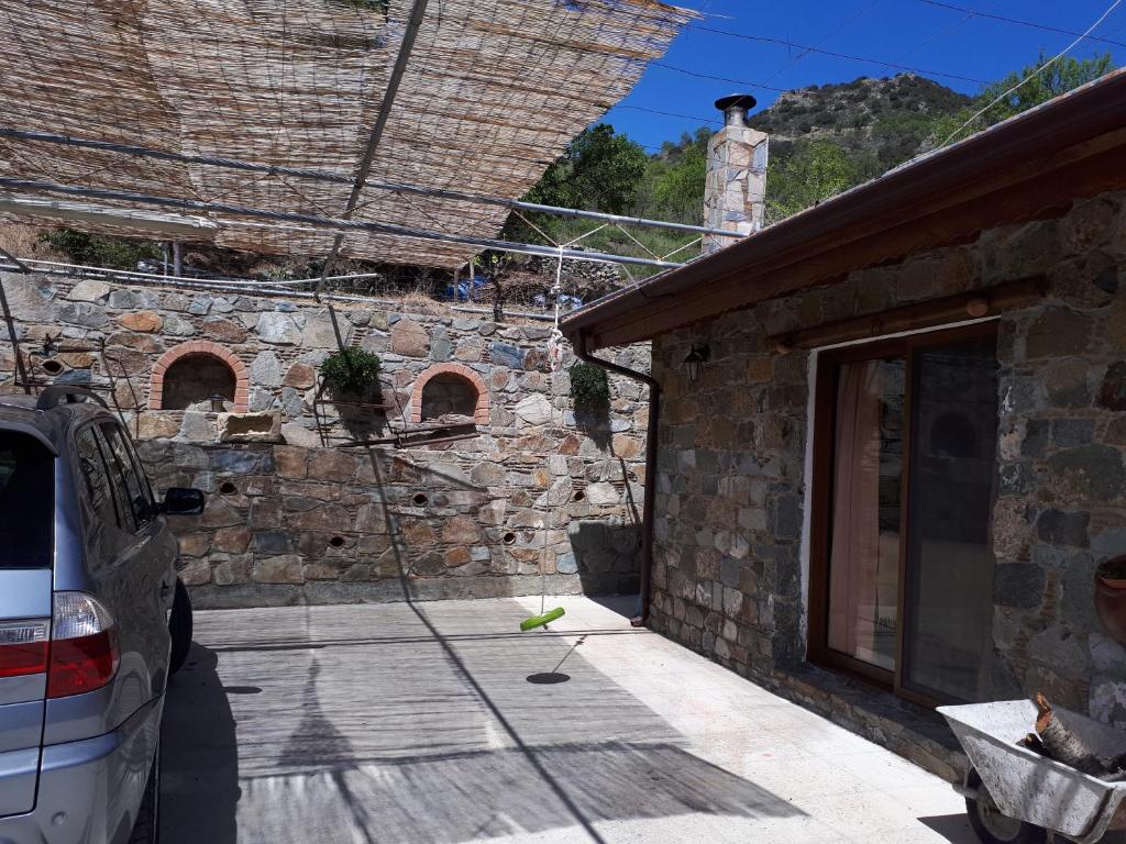Agrompelo House 8