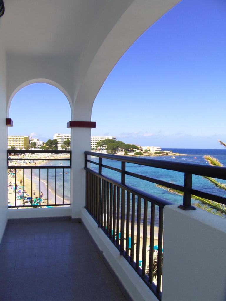 Apartamentos Playa Es Cana 6