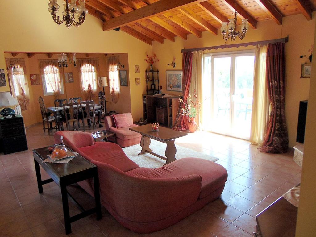 Classical Villa Anta 5
