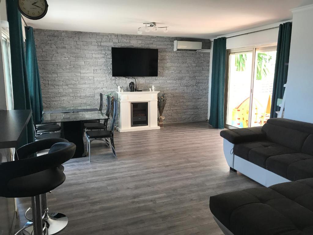 Luxury residence Fabron 5