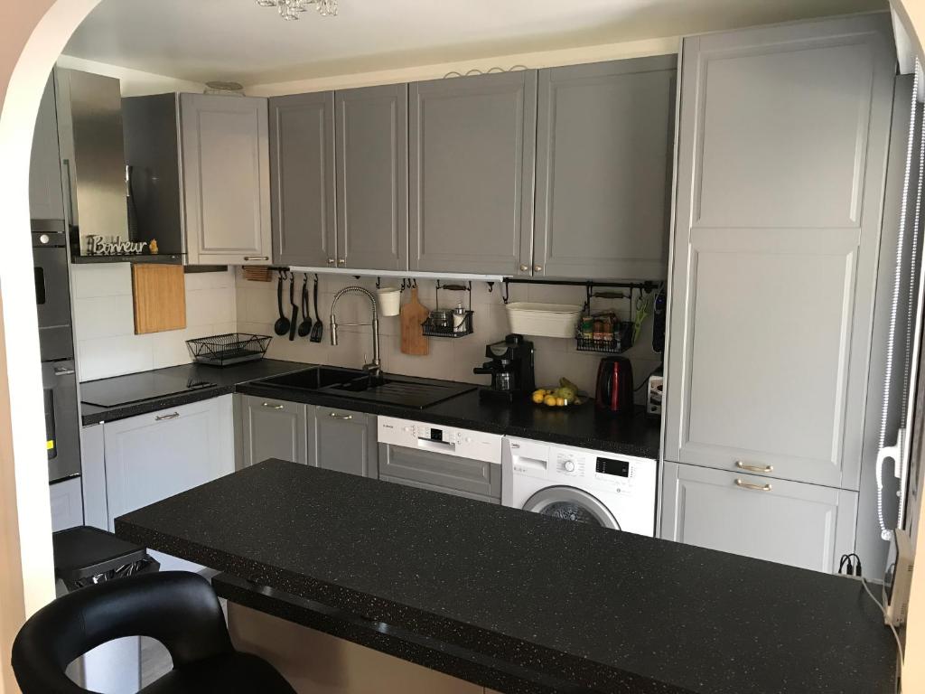 Luxury residence Fabron 4