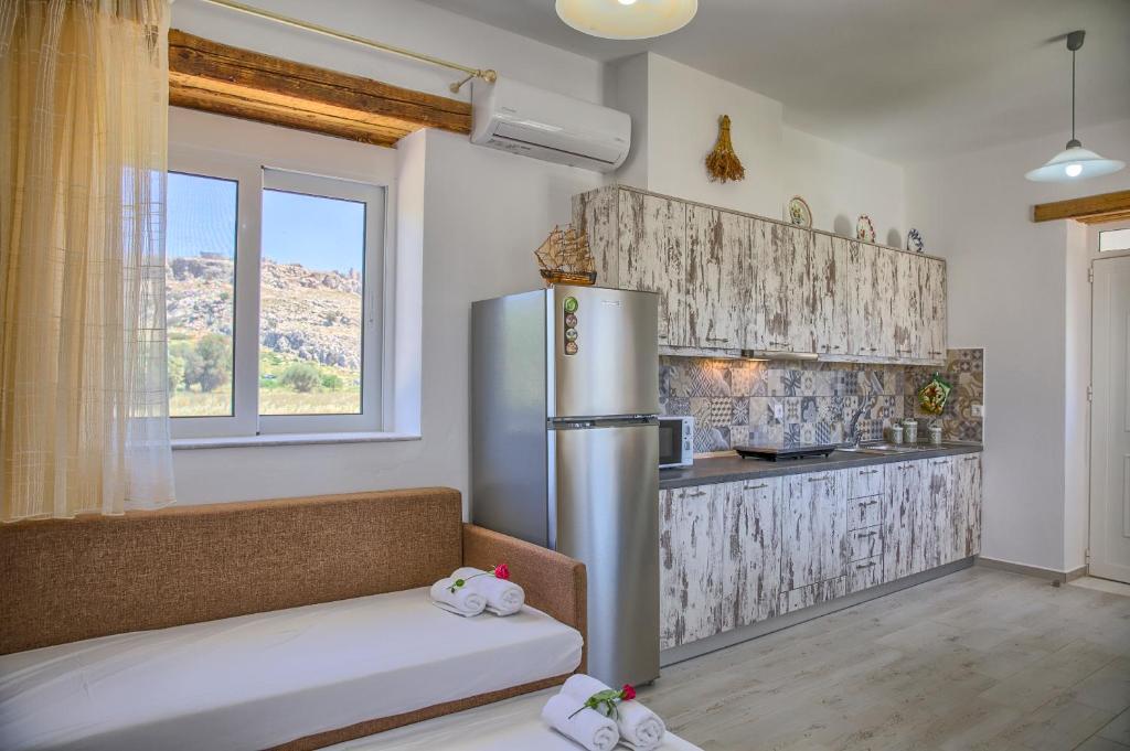 Haraki Stone Apartments 3