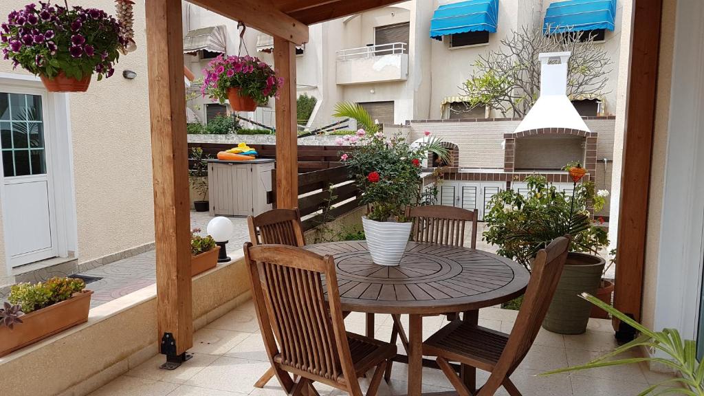 Philippou Beach Villas & Apartments 7