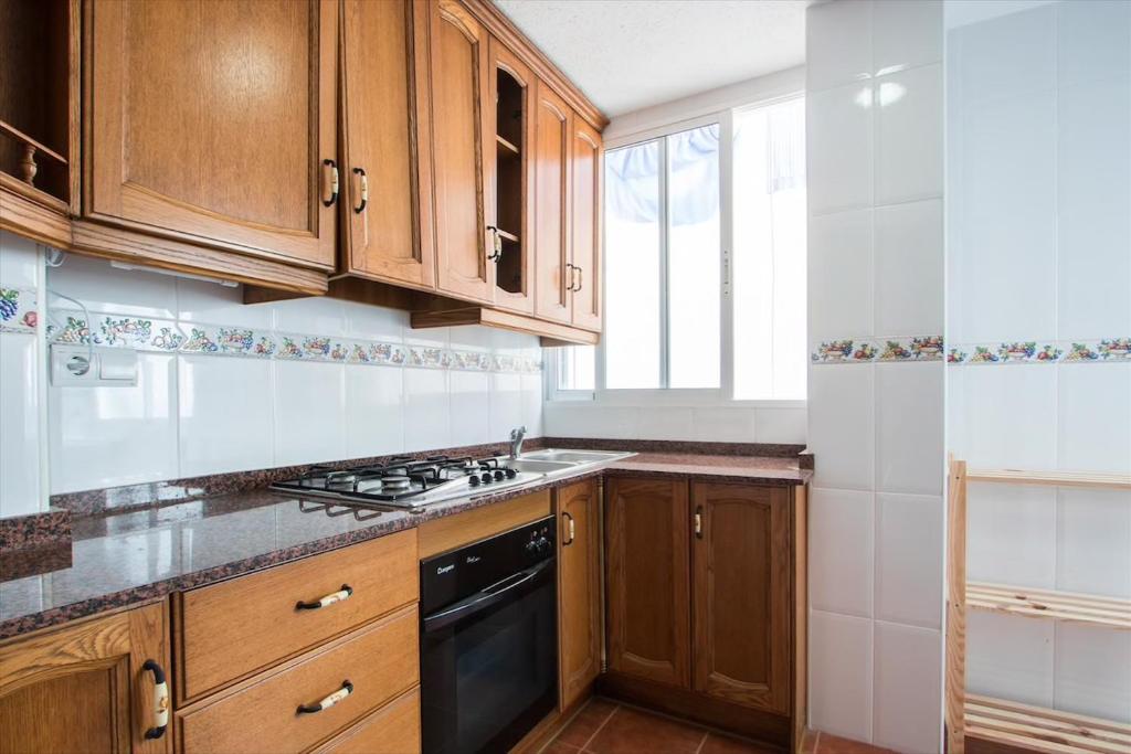 Lovely, new, bright 3 mins to beach apt 105 sq meters 7