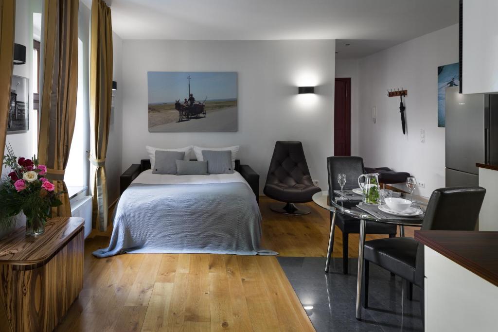 Luxoise Apartments 3