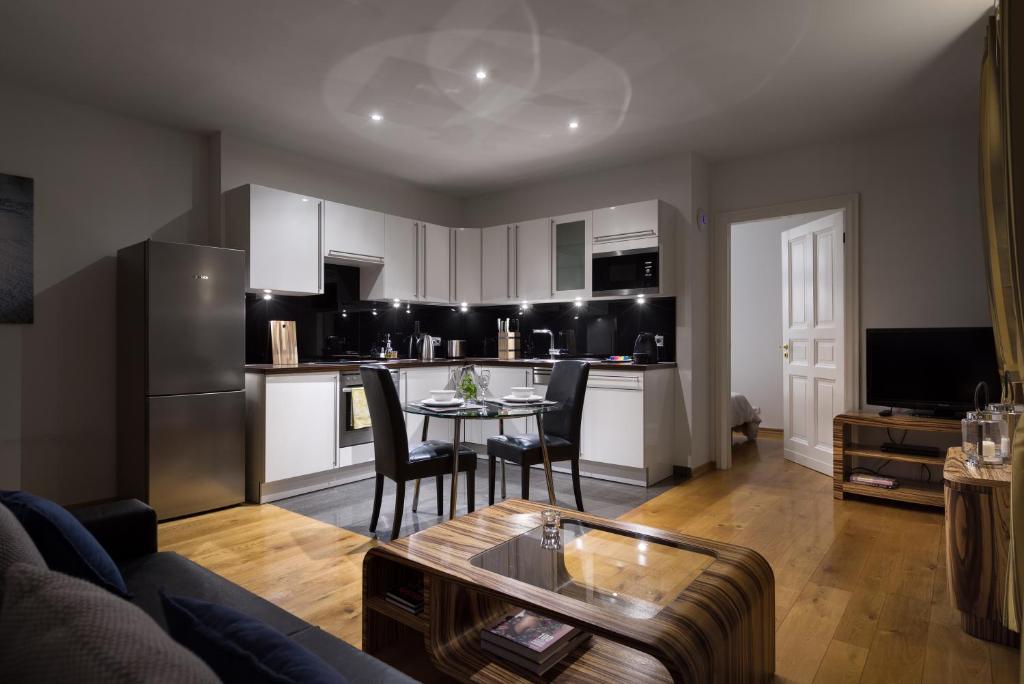 Luxoise Apartments 6