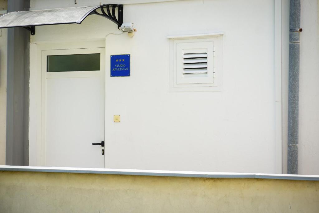 Studio apartment Goga 6