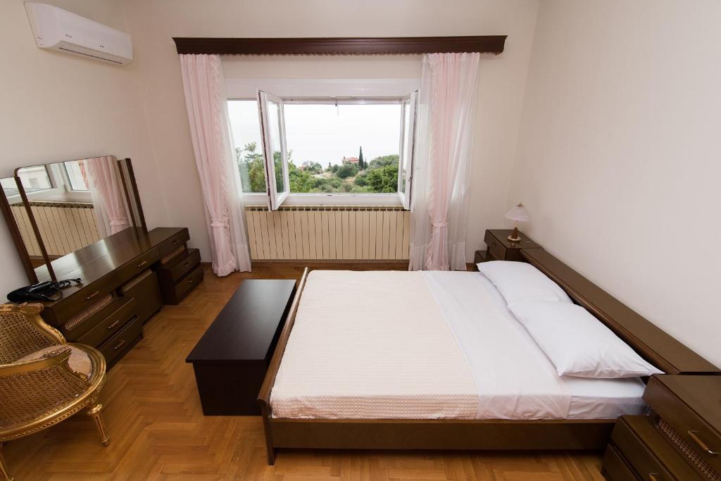 Bivas Nikolaos 6