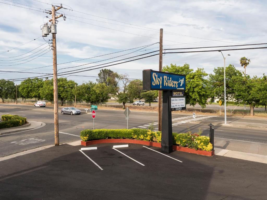 Sky Riders Motel Image