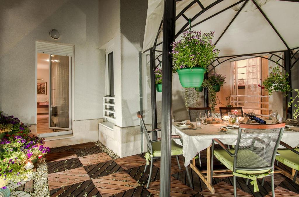 Luxury Seaside Apartment 3