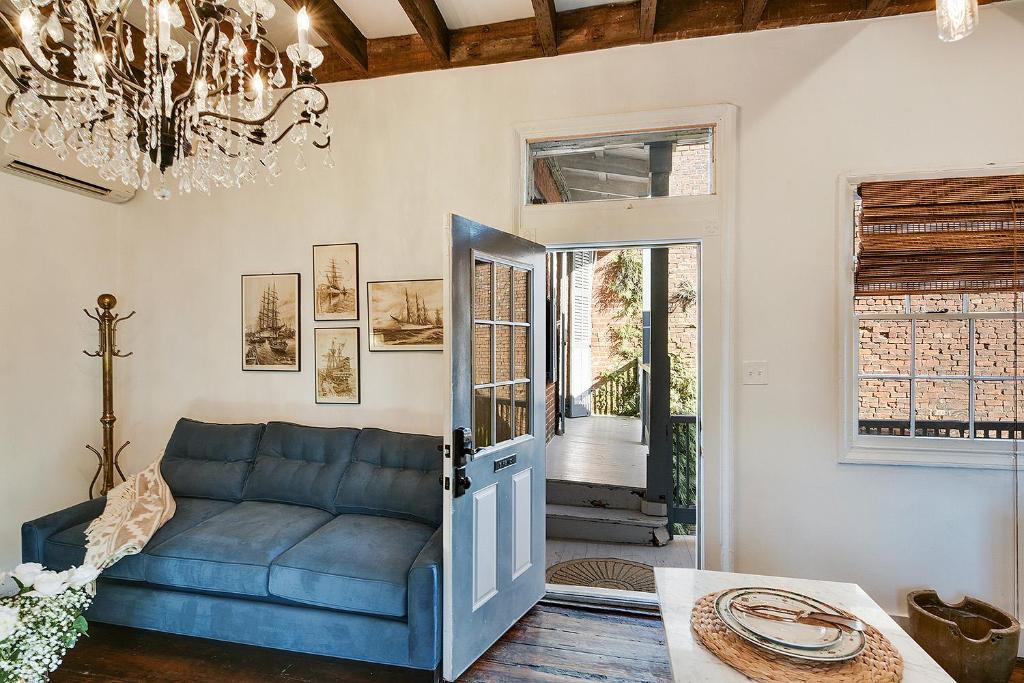 French Quarter Mansion Image