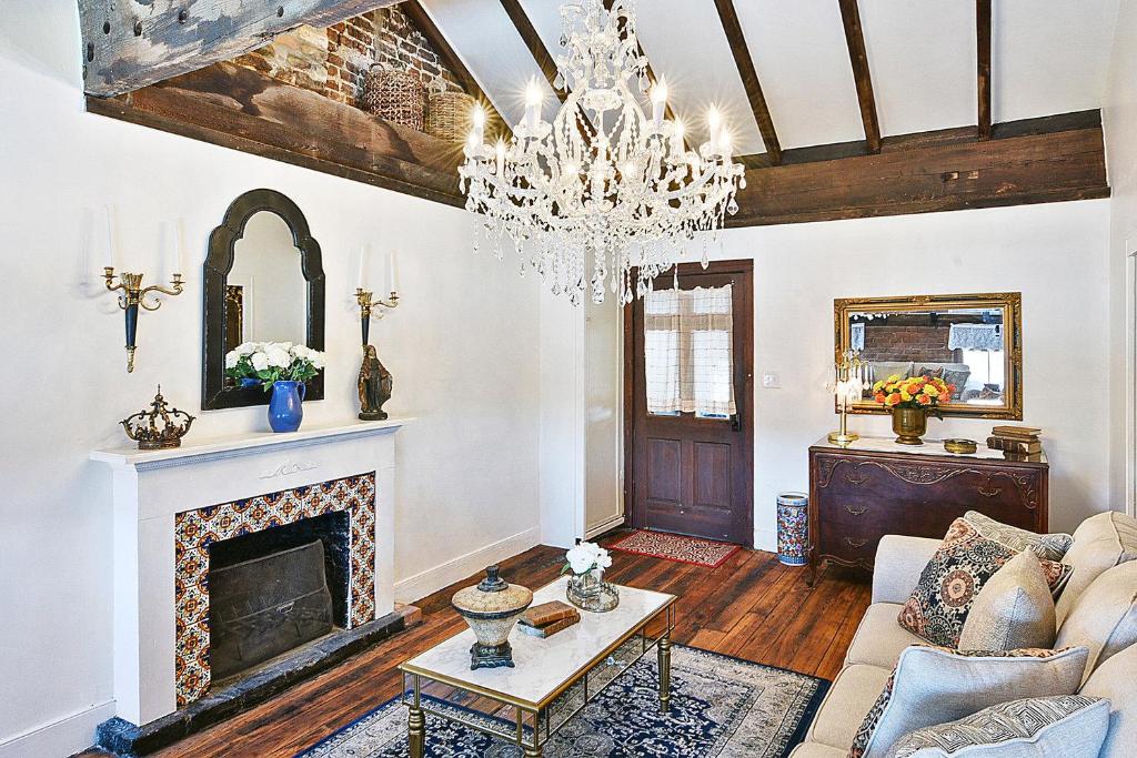 French Quarter Mansion Image