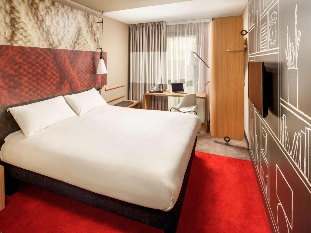 ibis London Docklands Canary Wharf Image