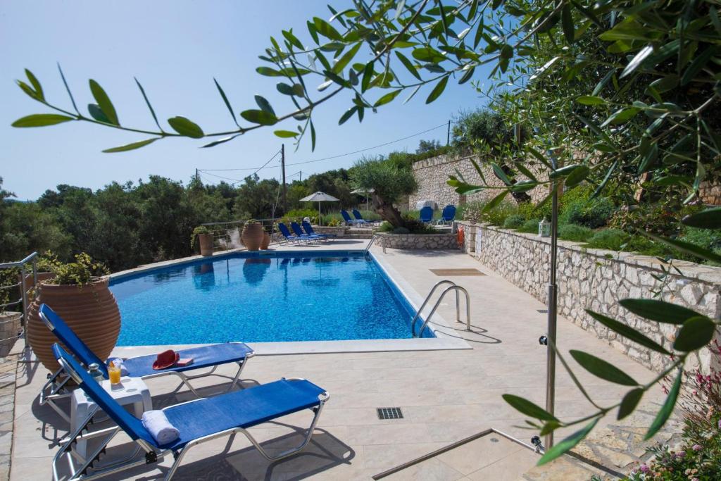 Villas Amantea- four villas with big pool and infinity pool 8