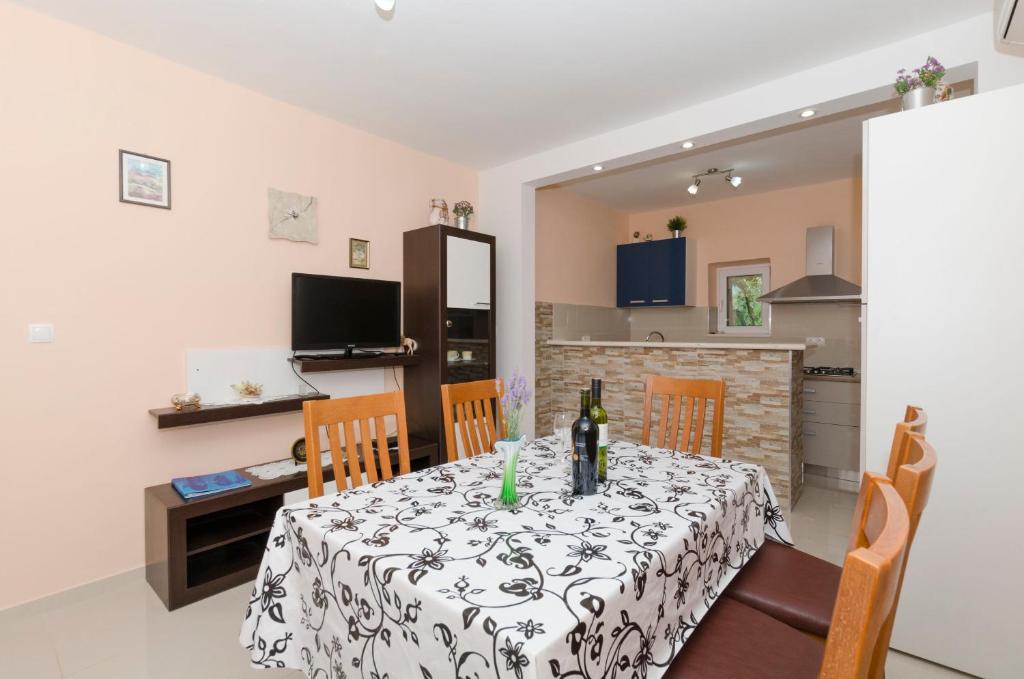 Apartments Caric 4