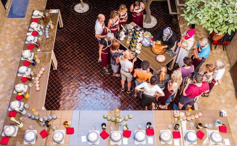 un groupe de personnes debout autour d'une table avec de la nourriture dans l'établissement Riad Adore, à Marrakech 37 autres photos