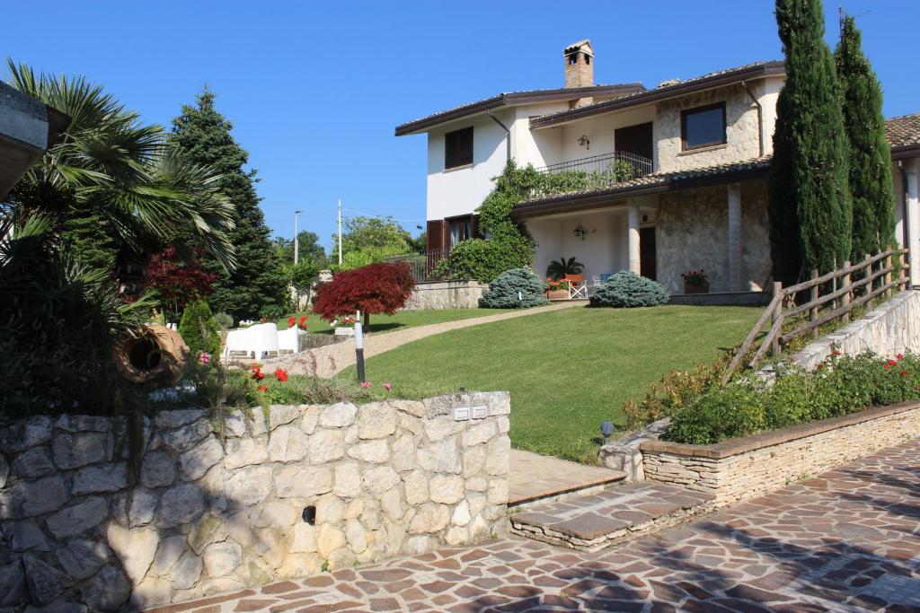 Photo de la galerie de l'établissement Villa Nicolai tra Mare e Montagna, à Lettomanoppello