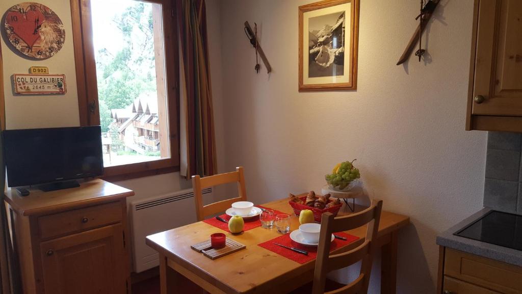 Photo de la galerie de l'établissement Résidence les chalets du Galibier Piscine Sauna Hammam WIFI, à Valloire