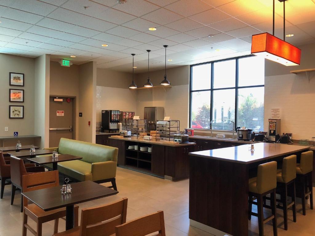 Country Inn & Suites by Radisson, San Jose International Airport, CA Image
