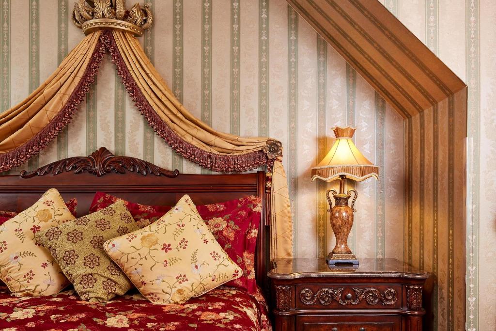Queen Anne Image