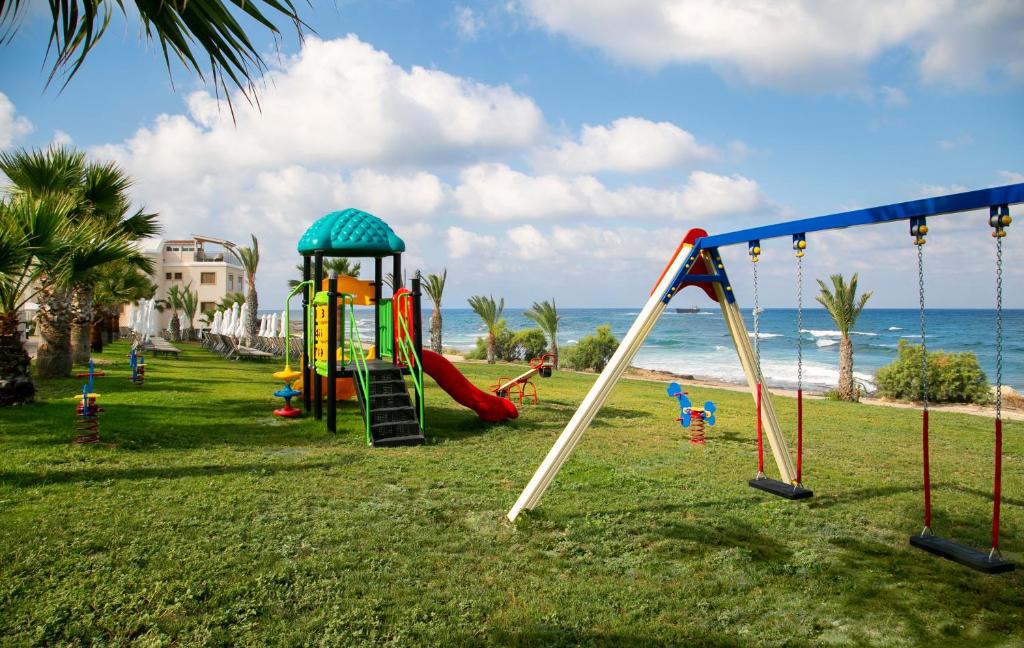 Louis Paphos Breeze 3