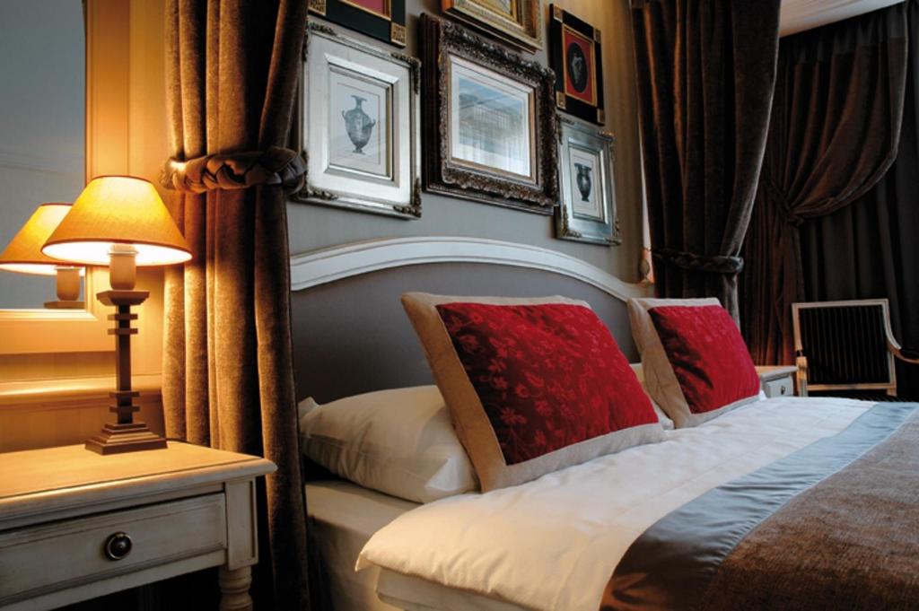 Royal Manotel 8