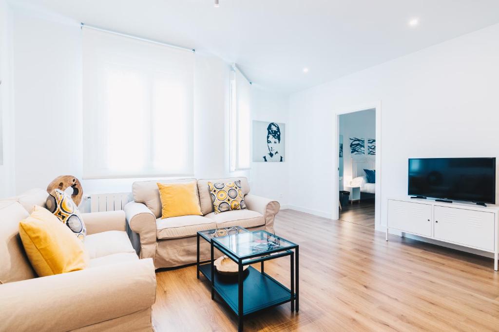 Bilbao Home Apartment by People Rentals 5
