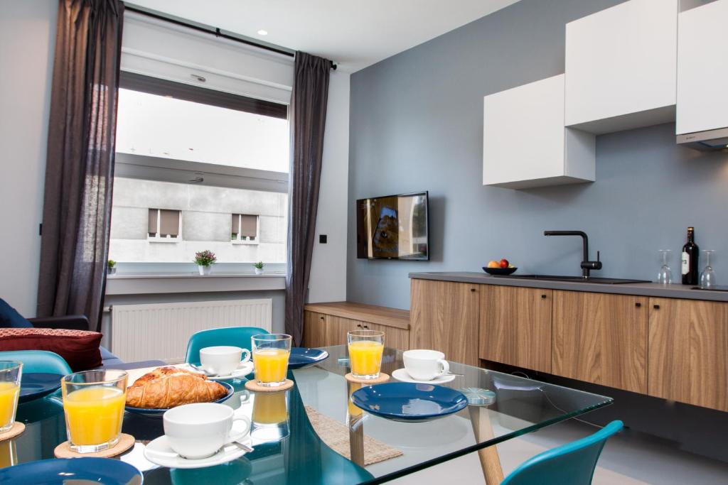 Rooms and Apartments Glossy 4