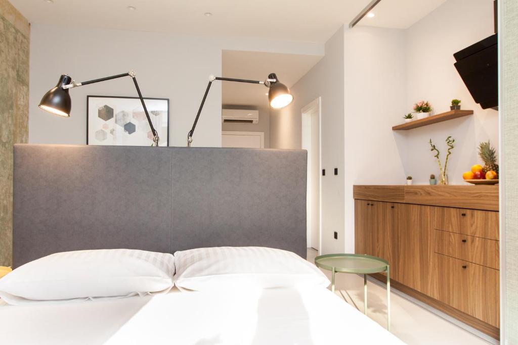 Rooms and Apartments Glossy 7