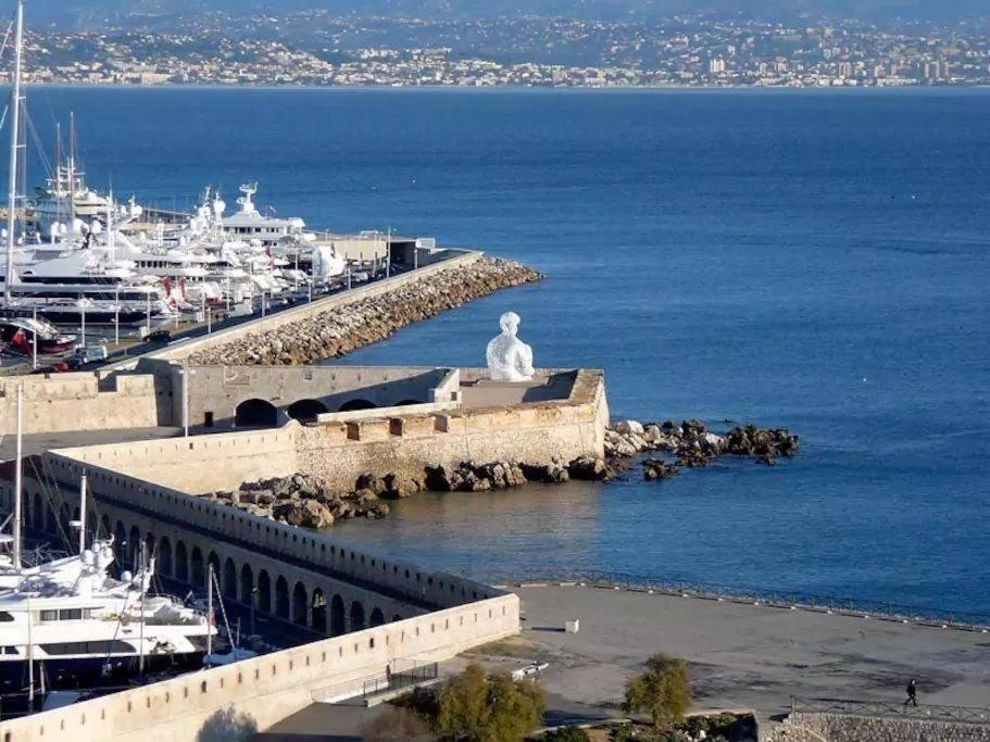 appartement Terrasse magnifique vue mer et yachts 6