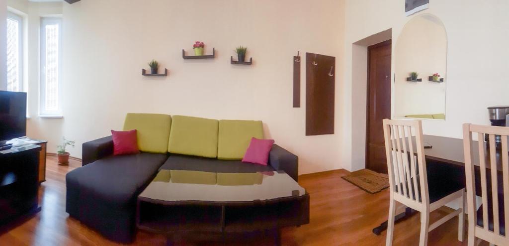 Studio Cathlyn 1