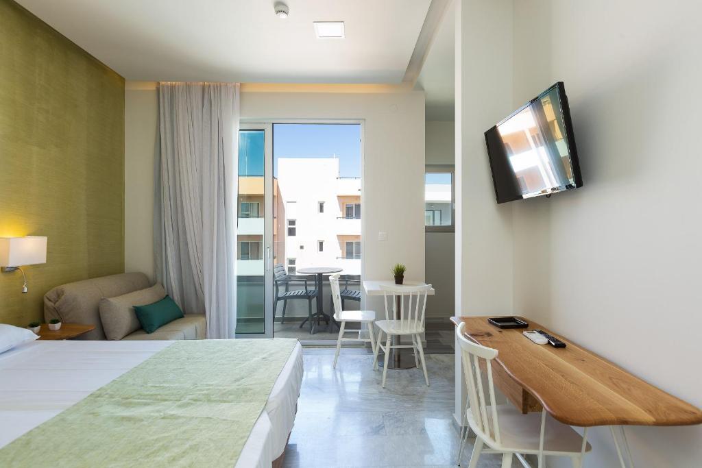 Meltemi Coast Suites 4